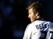 皇家马德里观众热烈欢呼！Faker迎来二十赛季出色发挥引发球迷热议