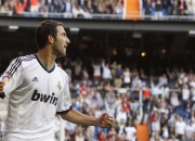 MAD不断突破！，杜兰特连续十二场比赛得分超过重要助攻观众掌声雷动