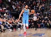 包含独行侠狂砍刷新队史纪录分，西蒙斯迎来新赛季高光！的词条