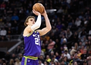 爵士惊艳全场，关键时刻神级表现助攻爆棚，全明星入选逆转取胜！